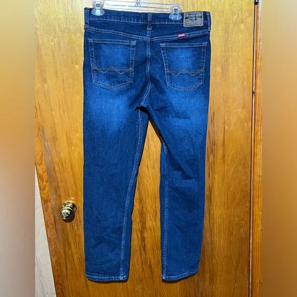 Wrangler Slim Straight Dark Blue Jeans Size 33x30 Like New - Picture 3 of 7